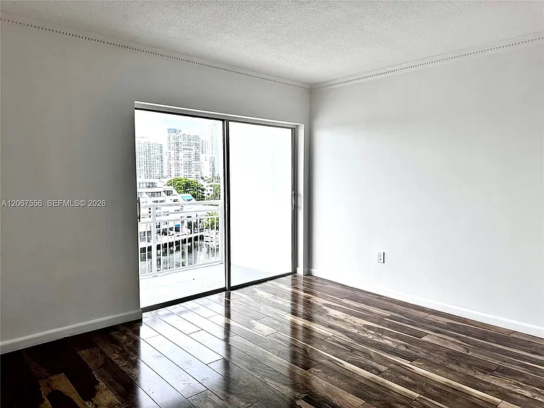400 Kings Point Dr #714 — Photo 5