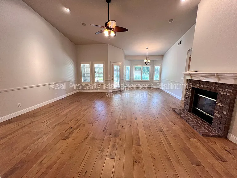2552 E Kelso Ave — Photo 10