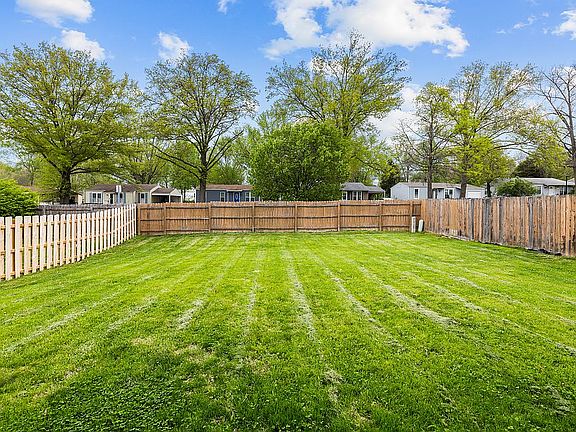 3rd image of 207 Mondair Dr