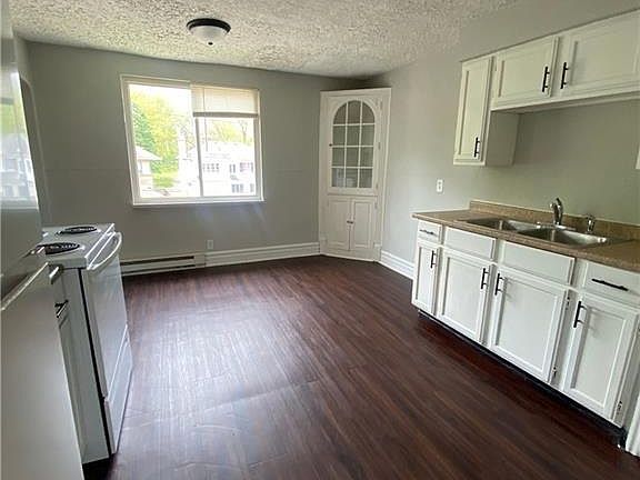 3rd image of 455 Forest Ave