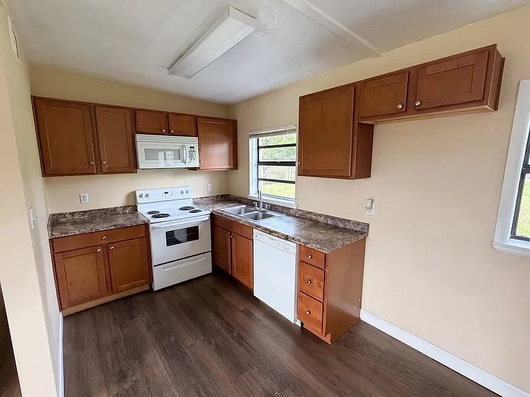 712 S Solandra Dr — Photo 3