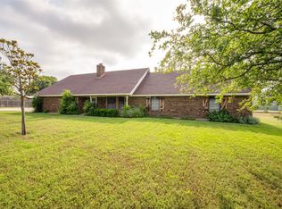 8356 Crestview Rd, Sanger, TX 76266