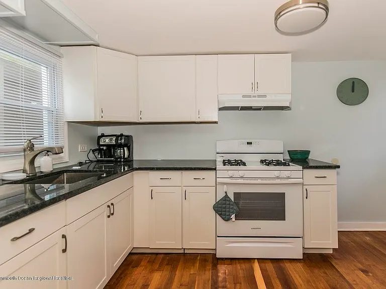 105 Webb Ave — Photo 11