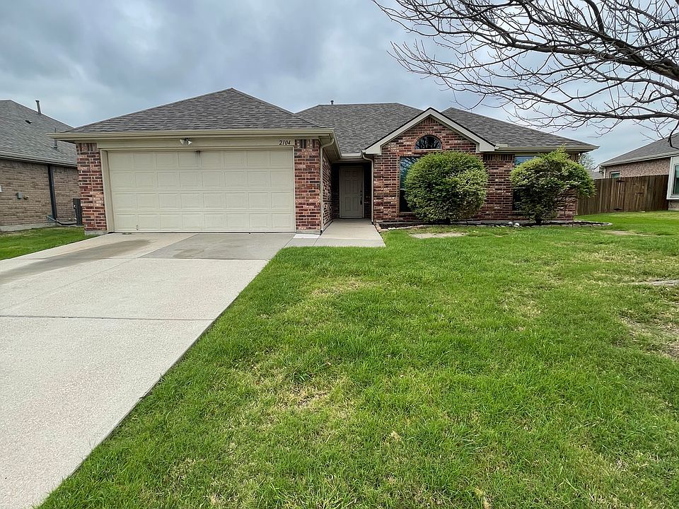 1st image of 2104 Oakridge Dr