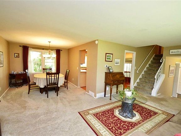 4th image of 44 Willowbend Dr
