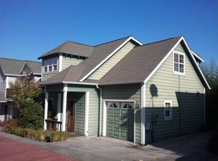 246 9th St, Ashland, OR 97520