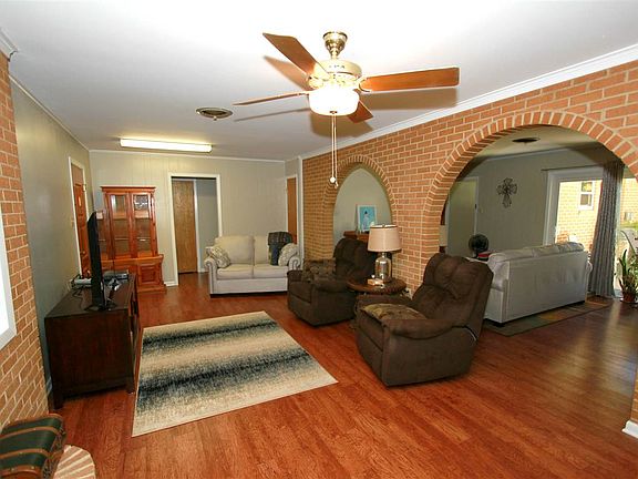 2nd image of 1302 W Avenue A