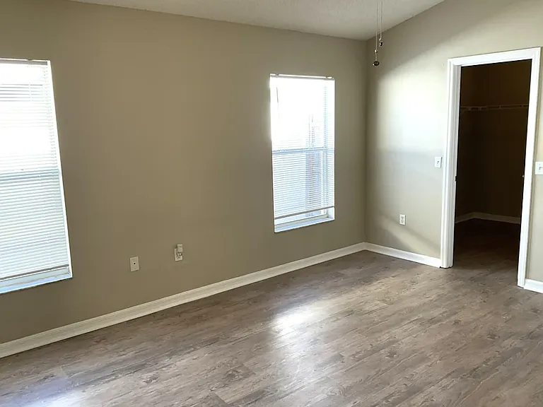 1411 Belvoir Dr — Photo 2