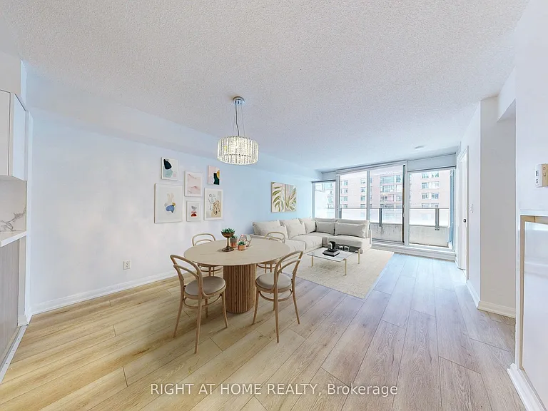 111 Elizabeth St #818 — Photo 2