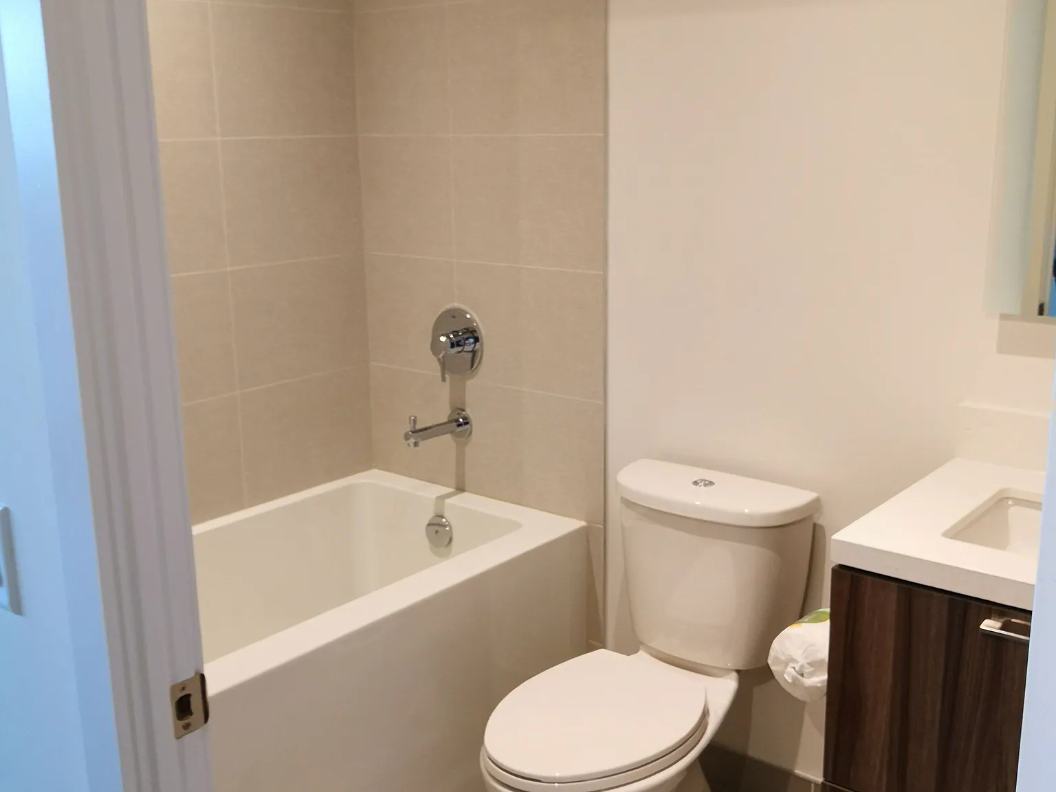 2 bed, $2,400 — Photo 4