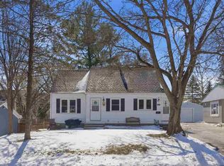 27 Prospect Pl, Iowa City, IA 52246