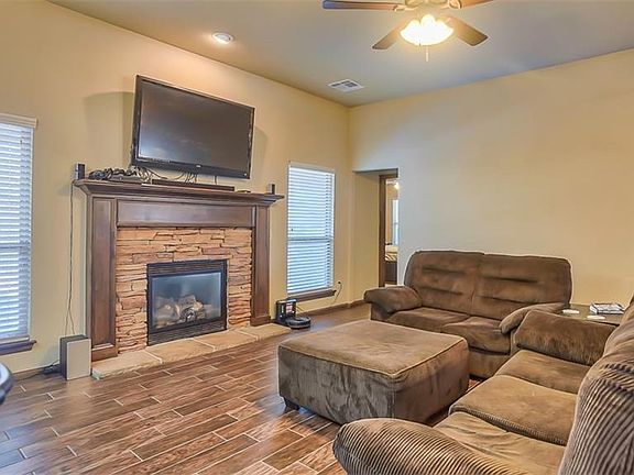 3rd image of 8601 SW 36th Ter
