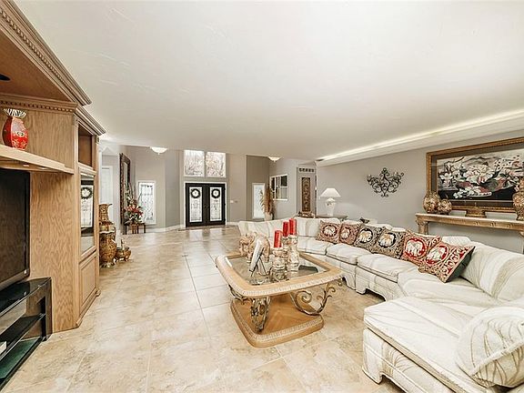 2nd image of 2810 S Gregory Dr S