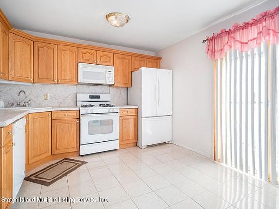4th image of 170 Cody Pl