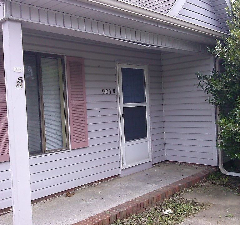 1st image of 907 Northwood Dr #B