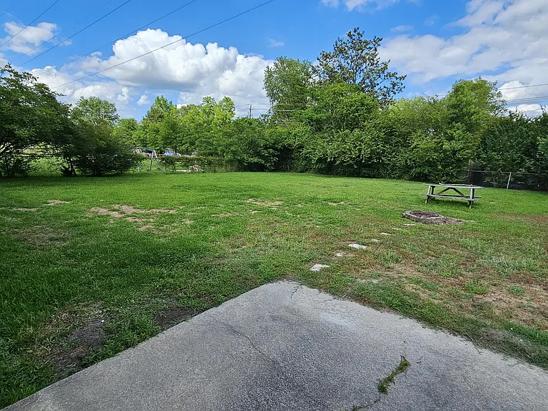 109 Valley Ct — Photo 12