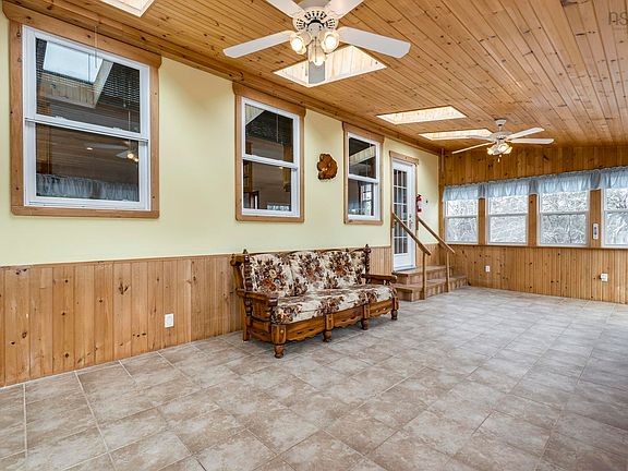 3rd image of 472 Matheson Brook Rd