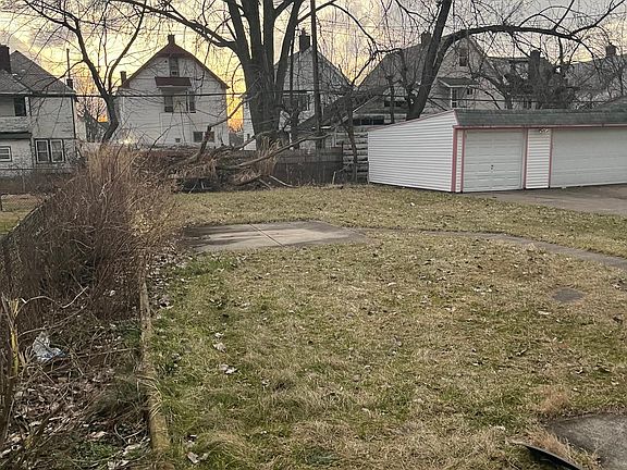 2nd image of 3212 E 119th St