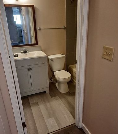 3rd image of 35 Banff Ct W