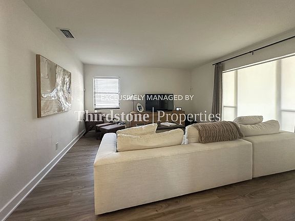 3rd image of 928 9th Ave N
