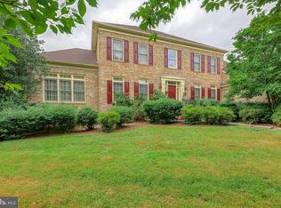 1118 Grand Hamptons Dr, Herndon, VA 20170