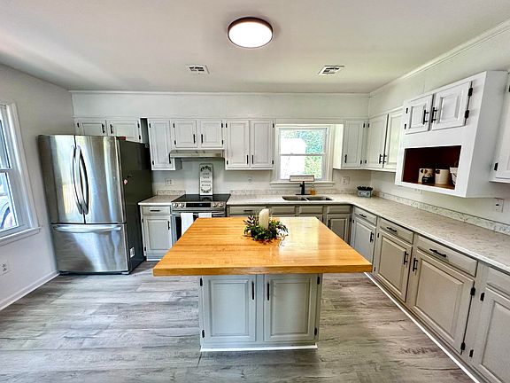5th image of 745 Shelbourne Ave
