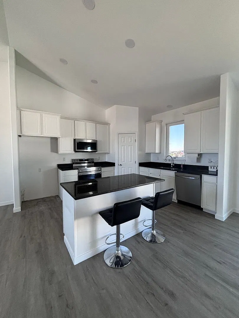 5 Bedroom Home - Stonebridge Farms — Photo 3