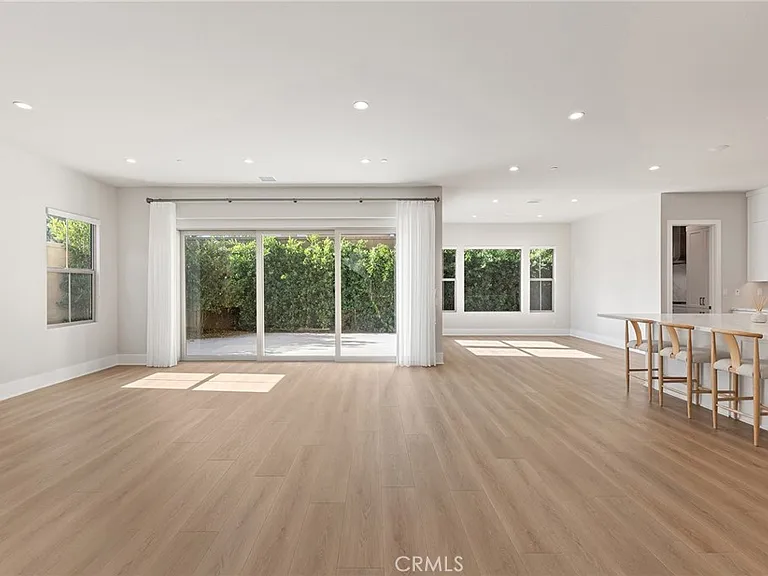 207 Alora — Photo 12