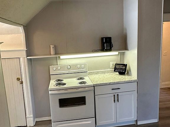 2nd image of 3081 Wilson St #2