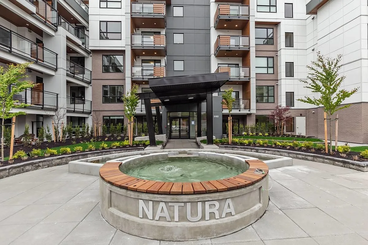 2 bed, 920 sqft, $2,750 — Photo 1