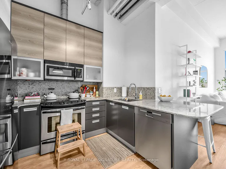 380 Macpherson Ave #422 — Photo 11