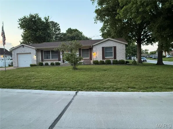 1250 Hawksbury Dr, Arnold, MO 63010