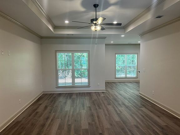 4th image of 40 Sloans Village Way SE
