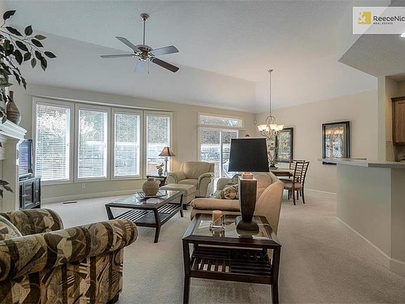 5th image of 612 SW Wintergarden Cir