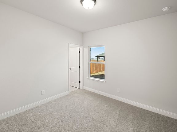 4th image of 218 Briarwood Dr