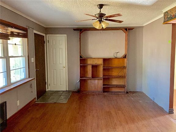 4th image of 605 Petros Ave