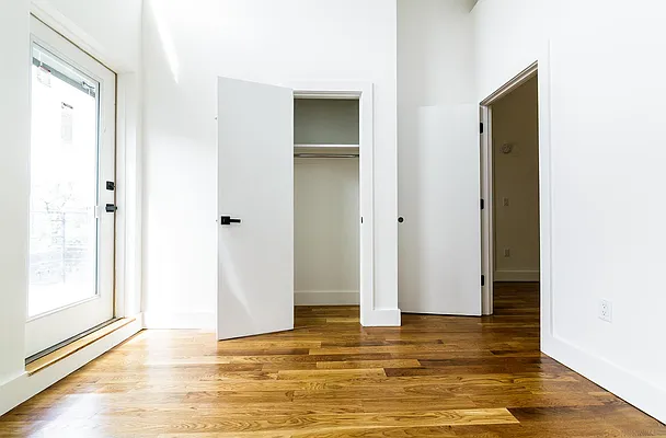 Rented by Nooklyn NYC LLC | media 12