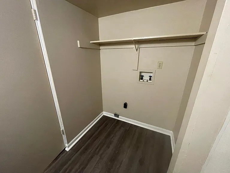 60 - ADDISON APARTMENTS — Photo 14
