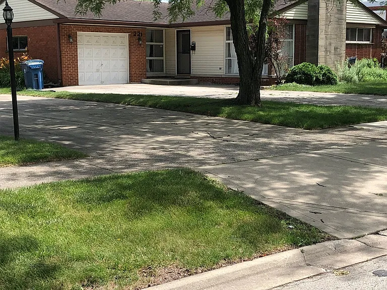 221 S Linden Ave — Photo 1