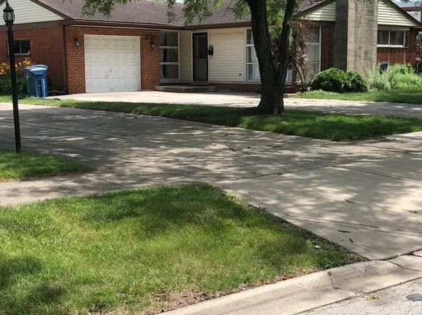 221 S Linden Ave, Elmhurst, IL 60126