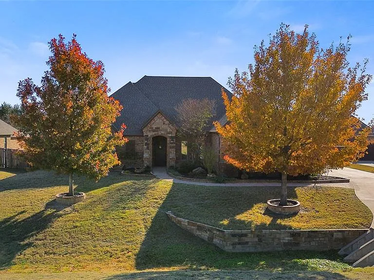 1317 Bluff Springs Dr — Photo 2