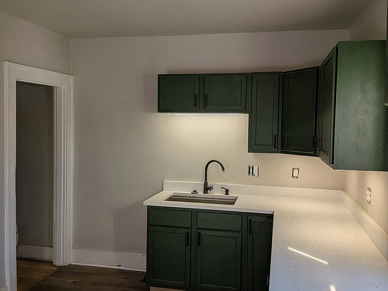 1556 1/2 Shelby St — Photo 6