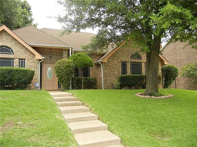 1st image of 828 Crooked Creek Ln