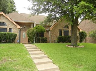 828 Crooked Creek Ln, Desoto, TX 75115