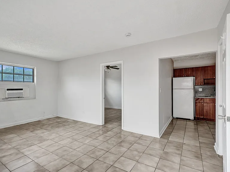 2525 Superior St — Photo 1