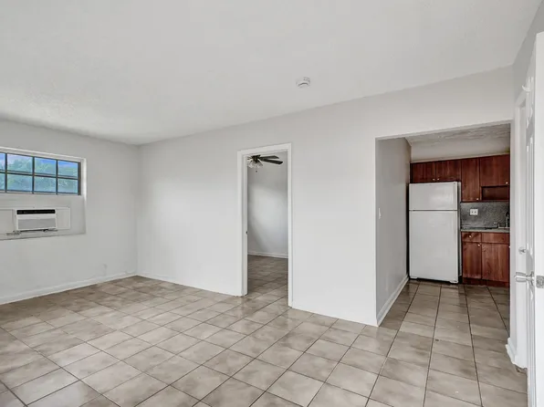 2525 Superior Street, 2525 Superior St APT 4, Opa Locka, FL 33054