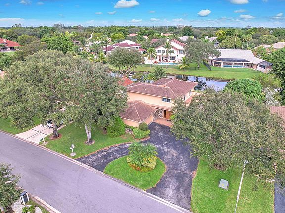 3rd image of 9901 NW 17th Street