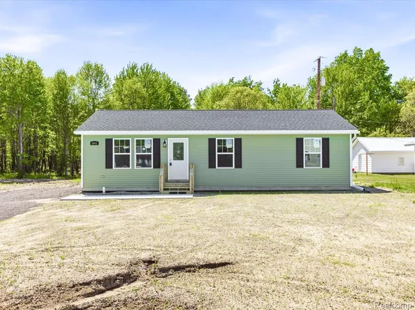 2941 Beach Rd, Port Huron, MI 48060