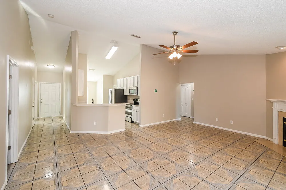 3 bed, 2.0 bath, 1594 sqft, $2,500 — Photo 4