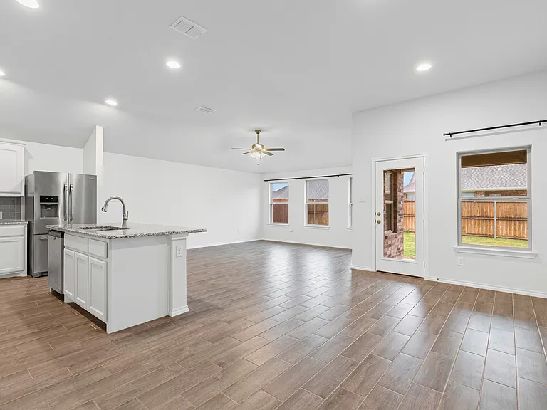 4807 Avion Dr — Photo 4